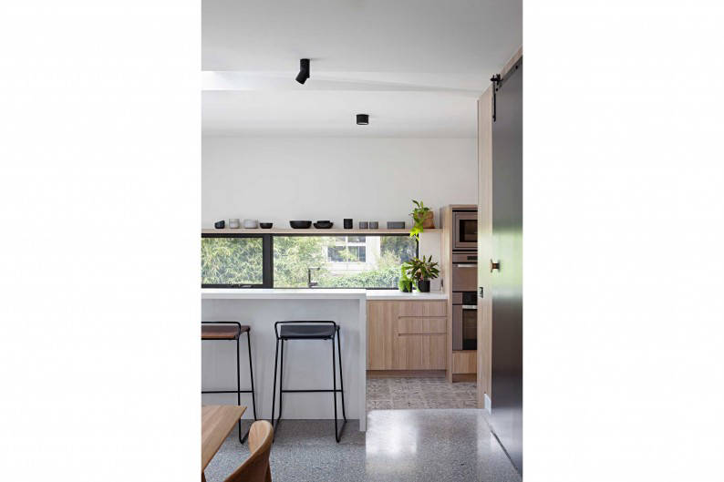 Inbetween_Architects_Ruffey_Lake_House_kitchen