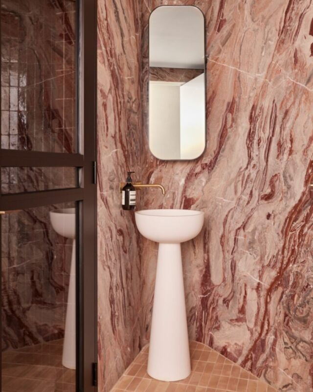 Deep vein marble is everywhere these days ❤️

Design by Tom Mark Henry @tommarkhenry_

Visit link in bio ⬆️ for the story and home tour

#lookboxliving #Lbdesignnotes #bathroom #bathroomdesign #bathroominspiration #luxuryhome #marble #interiordesign #homeinspo #homegoals #decorlove #homereno #instahome